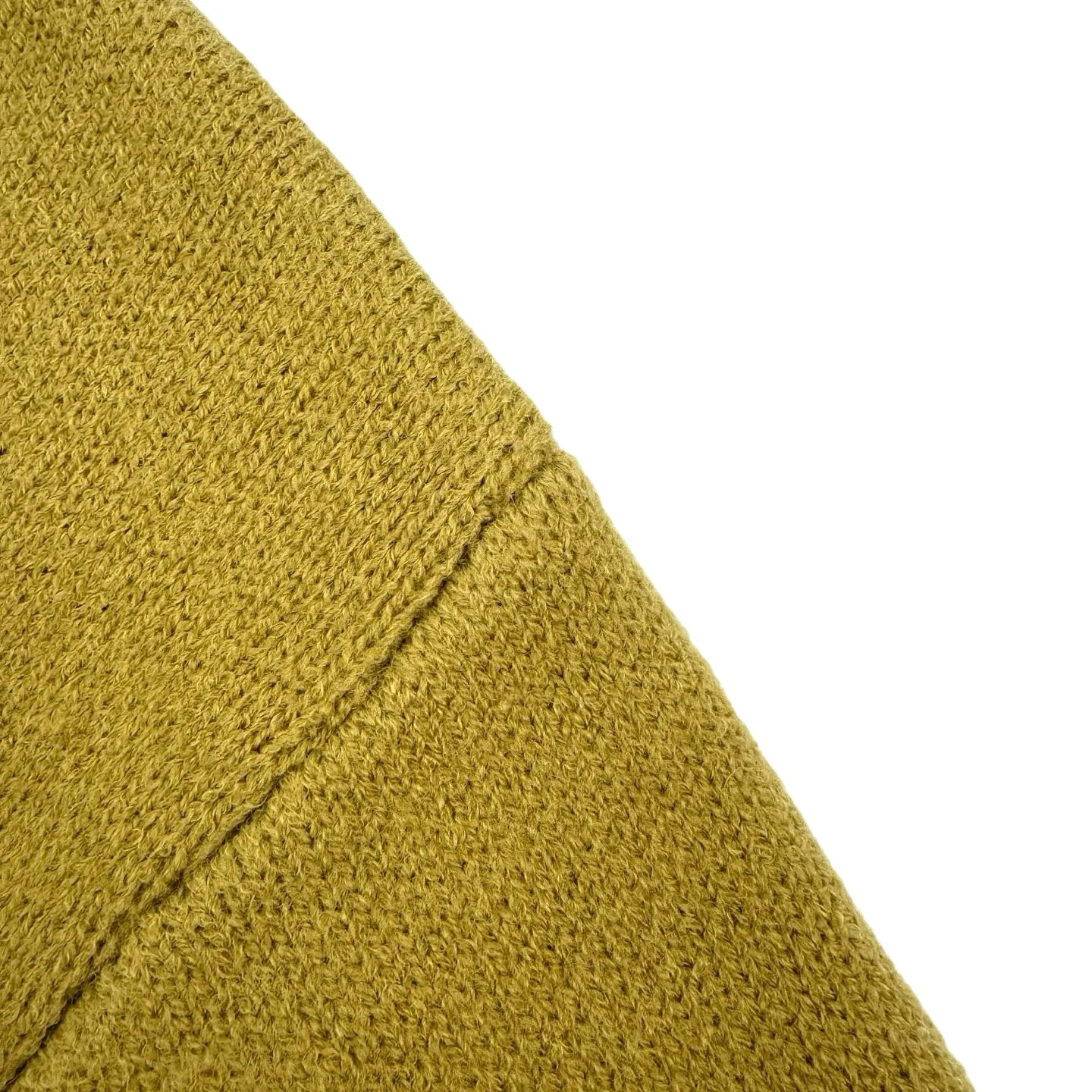 [Exclusive supply] Ami love jacquard crew neck sweater (Yellow). The original purchase was 4,900 and developed. The fabric is made of custom-woven and custom-dyed luxurious Merino wool. It is soft and delicate, comfortable and close to the skin. It uses high-grade morning mist gray as the ink. The gentle riot of grayscale aesthetics. A contrasting love heart jumps on the chest. It quietly exudes its own charming halo. The brand is fully recognizable. The elegance and casualness of French fashion is the ultimate simplification of color. It also conveys the love and persistence of life. Meet the undisputed king of Versatile with extreme simplicity. It is made of jacquard tissue imported from Germany. The arrangement and interweaving of yarns are precisely controlled and carefully interwoven on the loom. The Ami love jacquard art pattern is inlaid. The fabric is more vivid and three-dimensional, and the garment washing water is softened and deodorized. Professional washing equipment and specific detergents are used to deeply clean and deodorize the clothes to improve the feel and appearance of the clothes. Size:S-M-L-XL